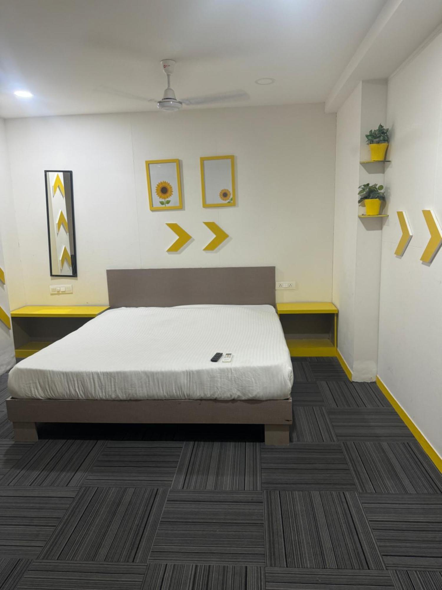 Hotel Luxury Resident - Banjara Hills City View With Complimentary Breakfast Hyderabad Exterior foto