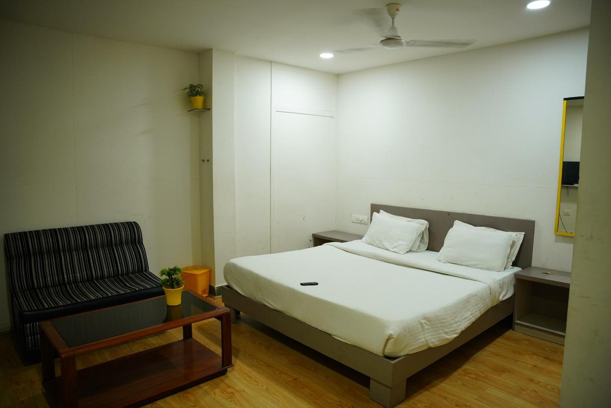 Hotel Luxury Resident - Banjara Hills City View With Complimentary Breakfast Hyderabad Exterior foto